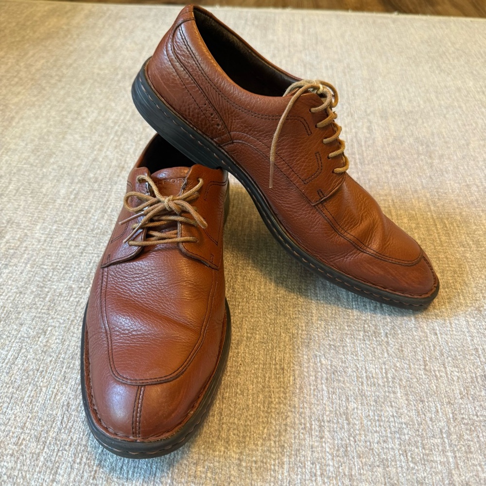 GUC brown Rockport lace up shoes. 100% leather size 8